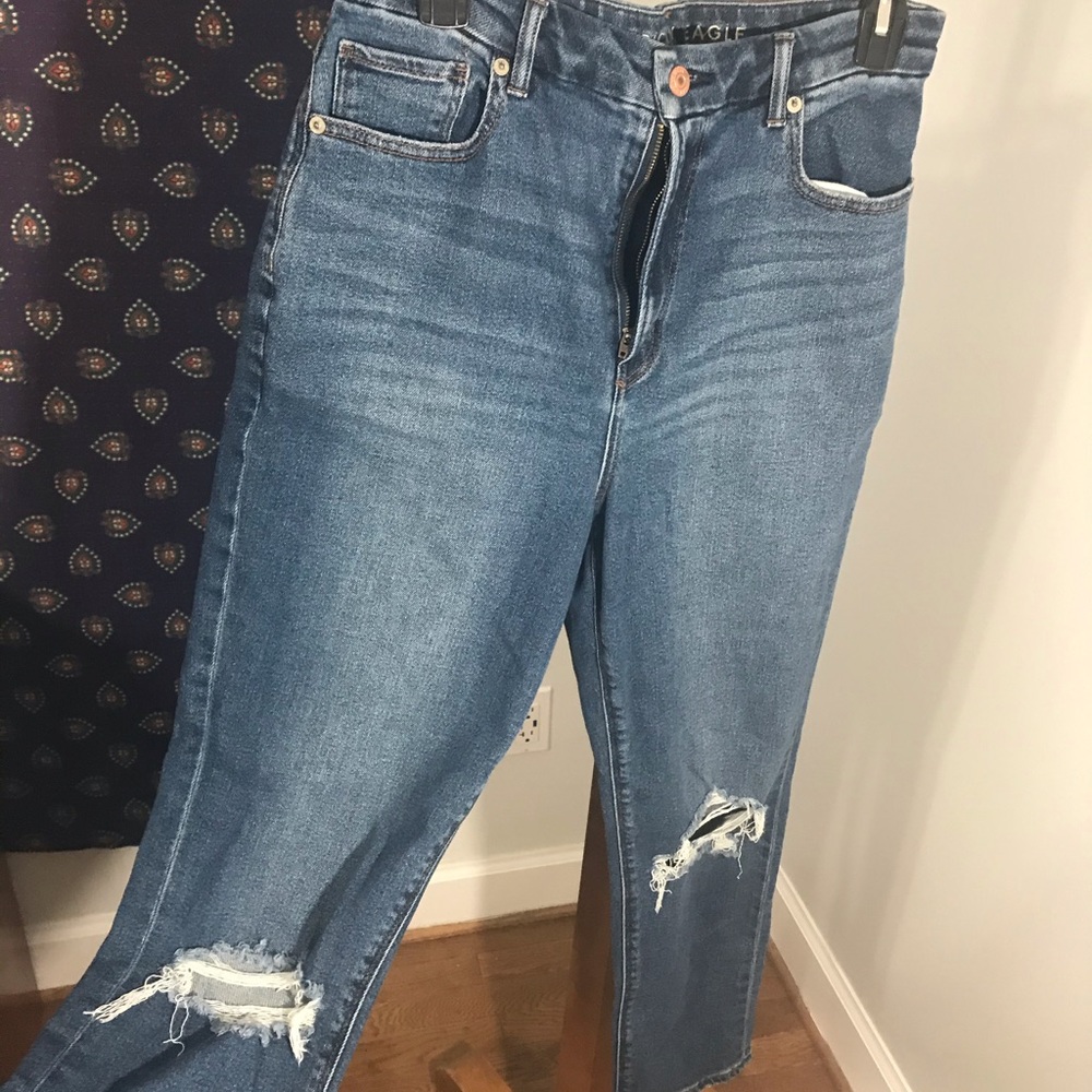 American Eagle Size 8 Mom Jeans Distressed